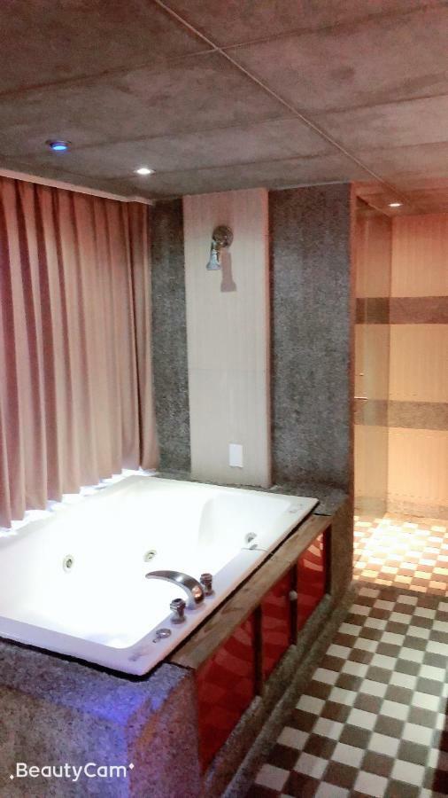 Jungle City Motel Thành phố Gia Nghĩa Ngoại thất bức ảnh